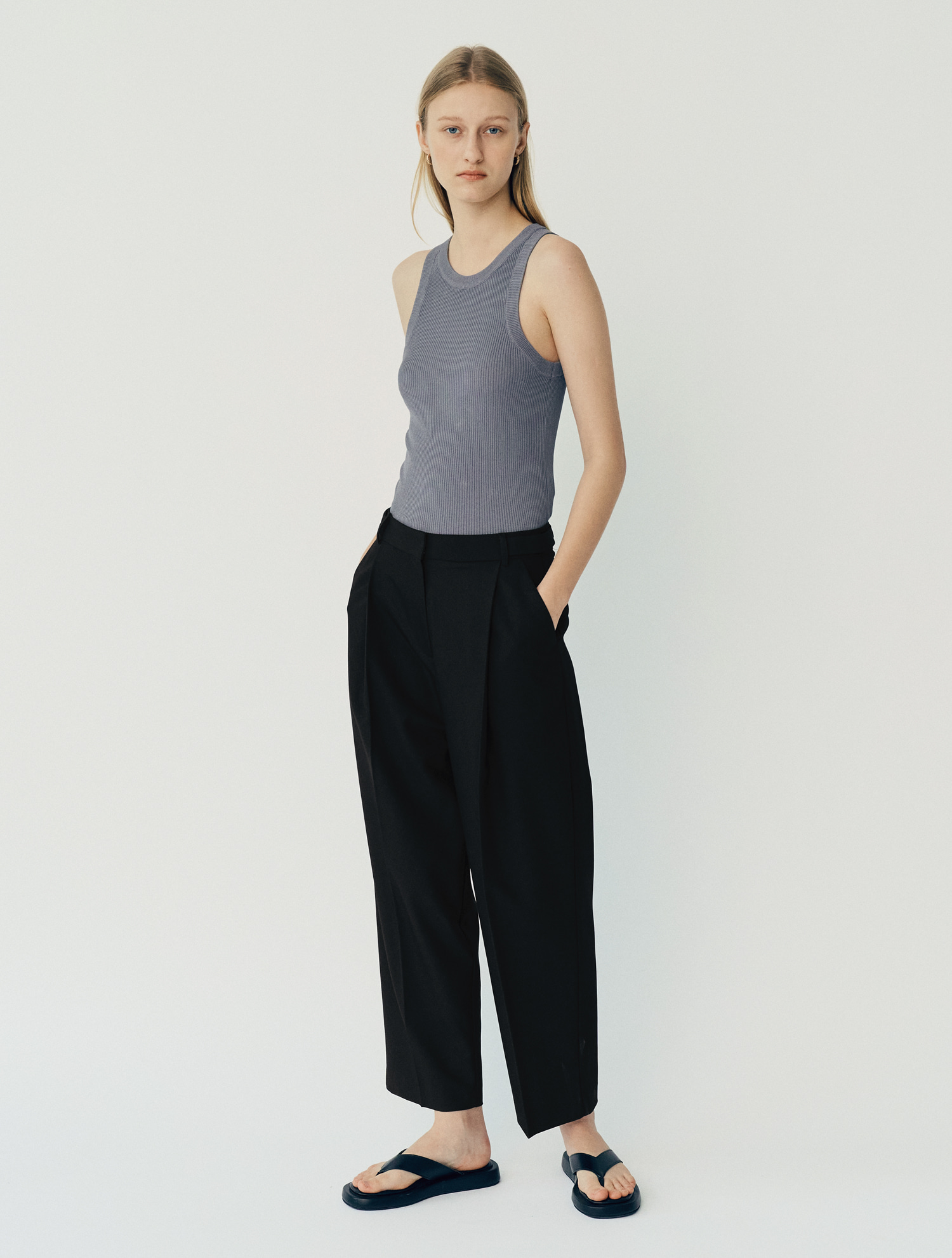 OUT OF STOCK / Curved Pants - Black