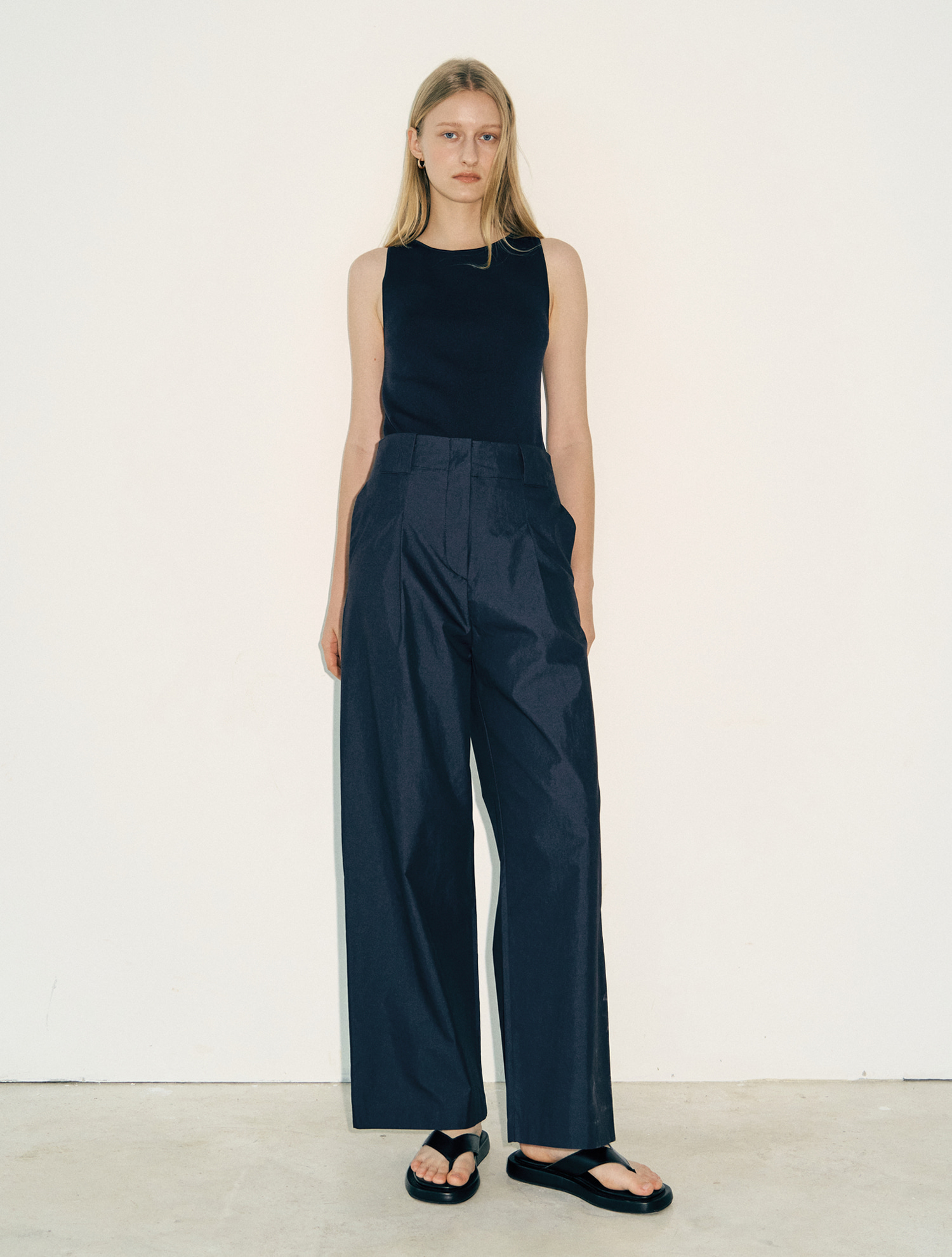 OUT OF STOCK / High Pin-Tuck Pants - Navy